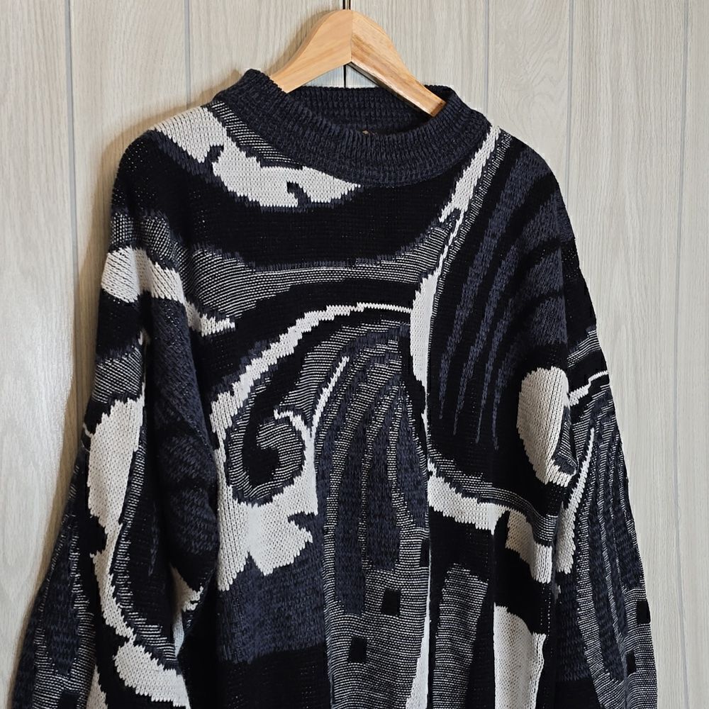 Sasson | Soft Abstract Sweater - Picture 2 of 7